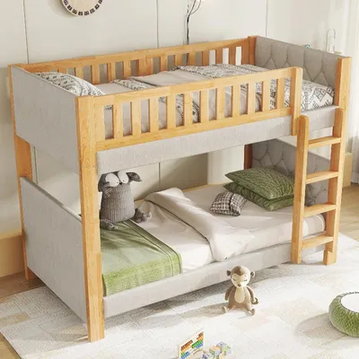 Immagine prodotto di Letto a castello 90x200 cm, grigio e naturale, realizzato in legno di gomma e MDF, con barriere di sicurezza e una scala dritta a quattro gradini, ideale per la cameretta dei bambini