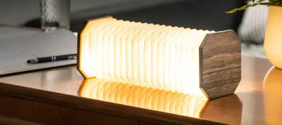 Zdjęcie produktu dla Składana lampka "Harmonica", drewno orzechowe - Gingko