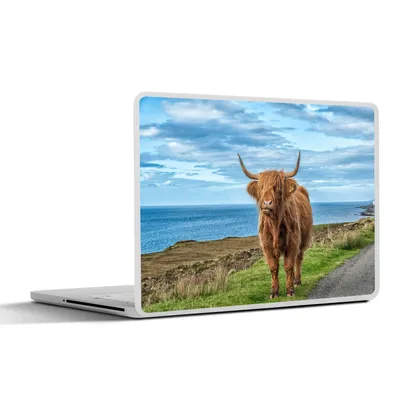 Produktbild von MuchoWow® Laptop Aufkleber Sticker Cover Schottischer Highlander - Wasser - Hörner 40x30 cm - Laptop Dekoration - Selbstklebend