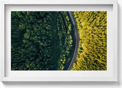 Produktbild von Wald aus einer Drohne - Berg Sněžka– Wandbild mit Rahmen – Gerahmtes Bild  – Wanddekoration – 60x40 cm –  Schwarz Rahmen