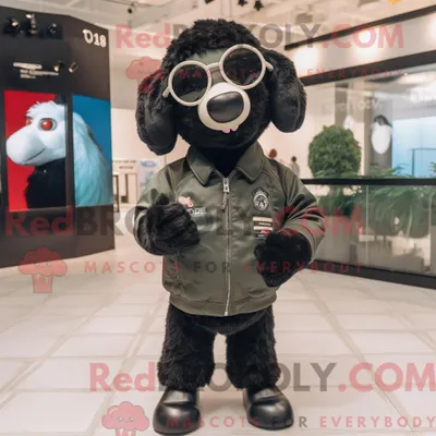 Produktbild von Maskottchen REDBROKOLY eines schwarzen Suffolk-Schafs mit Bomberjacke und Sonnenbrille