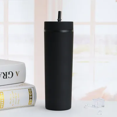 Produktbild von Strohhalmbecher aus farbenfrohem Kunststoff, schlichtes Design, angenehme Haptik, großes Fassungsvermögen, Trinkflasche mit Strohhalm, schwarz, 473 ml