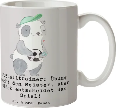 Produktbild von Mr. & Mrs. Panda Henkelbecher Fußballtrainer Erfolgskick - Grau Pastell - Geschenk, Fußballweisheit, Fußballmotto, Teepott, Keramiktasse, Tasse, Becher, Mannschaft, Beruf