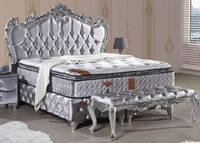 Produktbild von Casa Padrino Barock Doppelbett Silber - Prunkvolles Samt Bett mit Glitzersteinen und Matratze - Barock Schlafzimmer Möbel