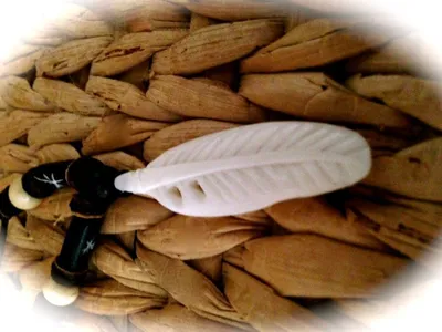 Produktbild von Halskette Feder Schmuck, handgeschnitzter Indianerschmuck Freundschaftskette