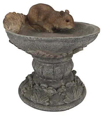 Dekorative Eichhörnchen-Figur auf Sockel, Kunstharz, 18x19x19 cm
