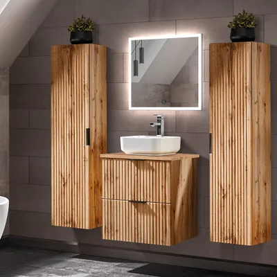 Produktbild von Badmöbel Set Wotaneiche mit Rillenoptik LED-Spiegel & 60 cm Waschtisch-Unterschrank mit Waschbecken, 2 Hochschränke