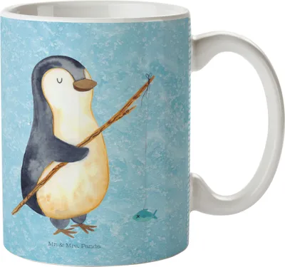 Produktbild von Mr. & Mrs. Panda Henkelbecher Pinguin Angler - Eisblau - Geschenk, Pott, Plastikbecher, Geschenkidee, Reisebecher, Schulkind Tasse, Kinderbecher, Trinklernbecher, Urlaub