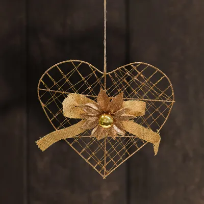 Produktbild von com-four® Deko Weihnachts-Herz - glitzernde Weihnachtsdekoration zum Aufhängen - Adventsdekoration mit Schleife, Blüte und Kugel - goldfarbener Deko-Anhänger