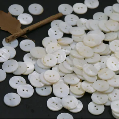 Produktbild von Natürliche Muschelknöpfe aus Perlmutt - 12,5 mm Durchmesser - 2-Loch Knöpfe zum Nähen für Hemden Anzüge Mäntel und Pullover - 30 Stück