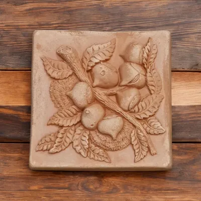 Produktbild von Handarbeit aus Italien: Wandrelief Nüsse 18x18cm