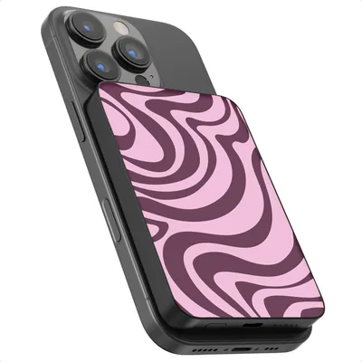Productafbeelding van Selencia Vivid Powerbank 5.000 mAh - Draadloze Powerbank - Geschikt voor MagSafe en Qi - Black / Wavy Swirl Pink Plum