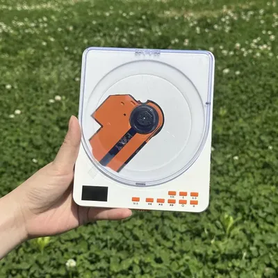 Produktbild von Tragbarer Bluetooth CD-Player mit 2000mAh Akku – Ultraflach & Kompakt – Unterstützt MP3/WMA – Perfekt für unterwegs & Zuhause -Weiß