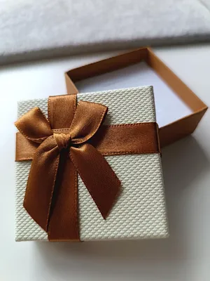 Obrázek produktu pro elegantní béžová a hnědá dárková krabička s mašlí 5,5 x 5,5