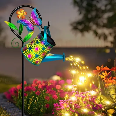 Produktbild von Solar Gartenstecker Giesskanne mit Schmetterlingen & LED Lichterkette, Wasserdichte Solarleuchte für Garten, Terrasse & Geschenk