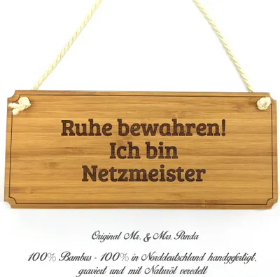 Produktbild von Mr. & Mrs. Panda Hinweisschild Netzmeister - Geschenk, Eingangsschild, Graviert, wandtafel, Wegweiser, Geschenkidee, Abschluss, Landhaus, Schild, Shabby, Türschild Holz