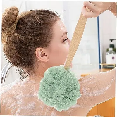 Produktbild von 3 Duschbürsten mit langem Holzgriff und Nylonborsten für Körperreinigung, Peeling und Massage im Bad