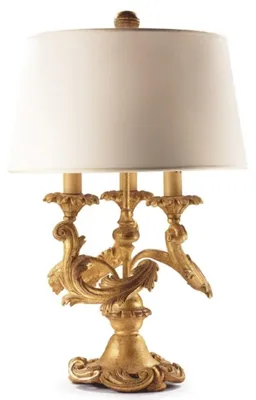 Produktbild von Casa Padrino Luxus Barock Tischleuchte Antik Gold / Creme Ø 25 x H. 56 cm - Prunkvolle Barockstil Schreibtischleuchte mit Lampenschirm - Luxus Qualität -  Italy