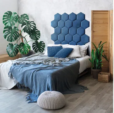 Produktbild von Wandkissen Riviera Hexagon dunkelblau Samt-Optik 29 x 34 cm