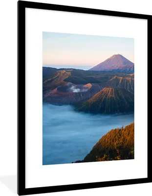 Produktbild von MuchoWow® Gerahmtes Poster Vulkan - Natur - Nebel 60x80 cm - Poster mit Schwarzem Bilderrahmen Wandposter Rahmen Foto Bilder - Wohnzimmer - Dekorationen - Prämie