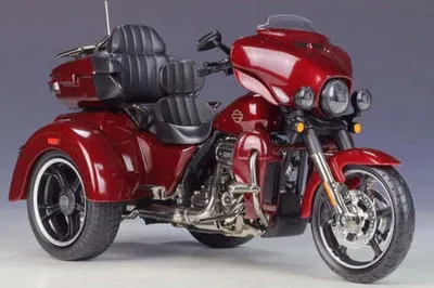 Produktbild von Harley Davidson 2021 CVO Tri Glide rot metallic, Maisto Motorrad Modell 1:12
