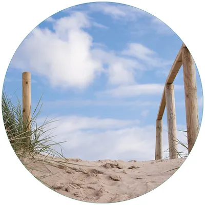 Produktbild von Wallario Premium Glasbild, freischwebende Optik, kräftige Farben, rund 50cm Durchmesser, Motiv Auf der Holztreppe zum Strand