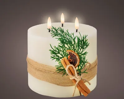 Produktbild von LED Kerze 15cm mit Timer batteriebetrieben 3 flammig Wachs Warmweiß