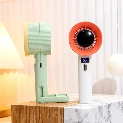 Produktbild von Mini Handventilator USB wiederaufladbar, digitale Anzeige, mit Standfuß, geräuschlos – Grün