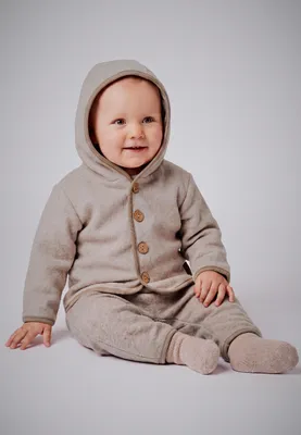 Produktbild von Sterntaler Fleece Hose für Kinder mit elastischem Bund und weichen Beinabschlüssen, KI-generiertes Bild