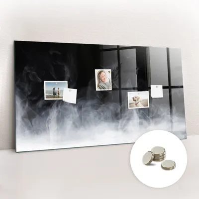 Imagen del producto de Pizarra magnética de pared, con superficie de vidrio y diseño curvo. Incluye 5 imanes. Dimensiones: 120 x 60 cm. Color: gris humo