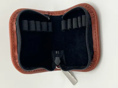 Produktbild von Hausapotheke 10 Globuli Gläser Leder (ohne Gläser) | Mini | OMEO® braun