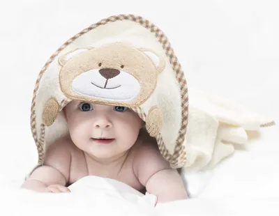 Produktbild von all Kids United Baby Kapuzenhandtuch Bär, 100% Baumwolle, 76x76 cm, weiches Badehandtuch für Babys & Kleinkinder, saugstarkes Kapuzenbadetuch