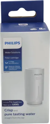 A product box for a Philips water filter cartridge.