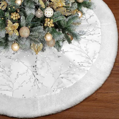 Produktbild von Weihnachtsbaumdecke Rund 90cm Kunstpelz mit silbernem Muster
