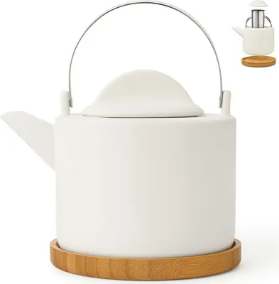 Produktbild von Trendige Porzellan-Teekanne 1200 ml – Mit abnehmbarem Edelstahl-Teesieb und Bambus-Untersetzer – Für losen Tee – Mattweiß