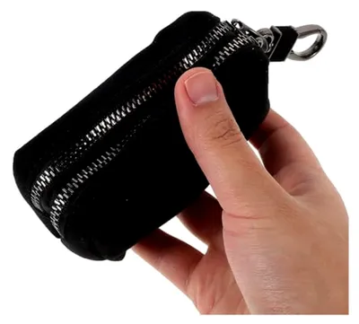 Produktbild von Autoschlüssel Etui aus Polyurethanmit Reißverschluss und Münztasche in Schwarz für Herren und Damen