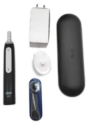 Produktbild von Oral B elektrische Zahnbürste Zahnpflege iO 3 Schwarz Reiseetui Ersatzkopf Reinigung