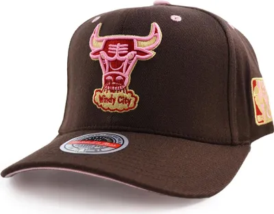 Produktbild von Mitchell & Ness NBA Brown Sugar Bacon Classic Red Snapback Cap Chicago Bulls
