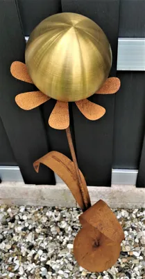 Produktbild von Skulptur Blume Rotterdam Cortenstahl 97 cm mit Standfuß Kugel Edelstahl gold matt gebürstet Dekoration Garten