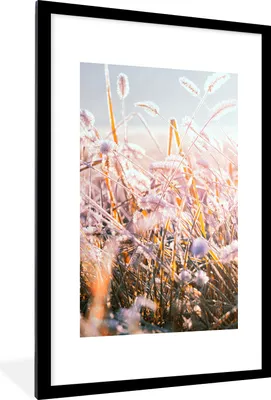 Produktbild von MuchoWow® Gerahmtes Poster Gras - Sonne - Winter - Schnee 60x90 cm - Poster mit Schwarzem Bilderrahmen Wandposter Rahmen Foto Bilder - Dekoration - Wandposter Wohnzimmer - Hochwertig