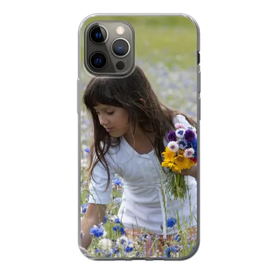 Produktbild von MuchoWow® Handyhülle Schutzhülle Hülle für iPhone 12 Pro Mädchen - Blumen - Wiese Silikon Softcase Handy Hülle - Abdeckung