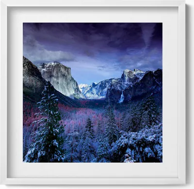 Produktbild von Winterlandschaft mit Bergen und Wald– Wandbild mit Rahmen – Gerahmtes Bild  – Wanddekoration – 50x50 cm –  Weiß Rahmen