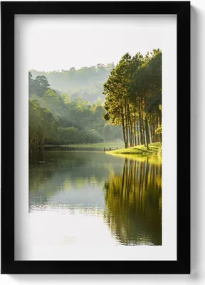 Produktbild von Grüne Flusslandschaft– Wandbild mit Rahmen – Gerahmtes Bild  – Wanddekoration – 20x30 cm – Schwarz