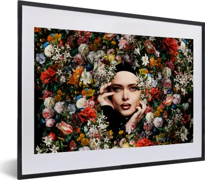 Produktbild von MuchoWow® Gerahmtes Poster Blume - Frauen - Porträt - Botanisch 40x30 cm - Poster mit Schwarzem Bilderrahmen Wandposter Rahmen Foto Bilder - Bilderrahmen - Poster im Rahmen