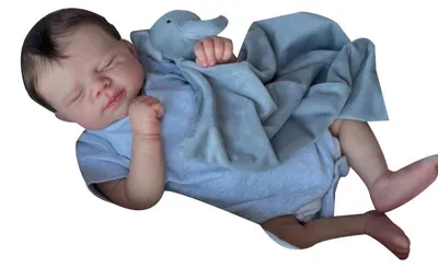 Zdjęcie produktu dla Ciałko z bawełny o wymiarach 48 cm, przeszczep włosów, zamknięte oczy, wszczepione rzęsy, body z krótkim rękawem w kolorze szarym, realistyczna lalka.
