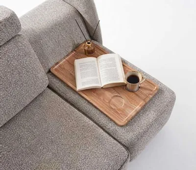 Zdjęcie produktu dla Elegancka narożna sofa w kolorze szarym, z regulowanymi zagłówkami i elementami drewnianymi