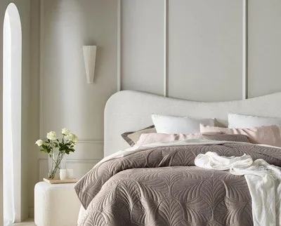 Produktbild von Famanu Tagesdecke 240x260 cm braun, samtweiche Wohndecke mit Quiltstruktur