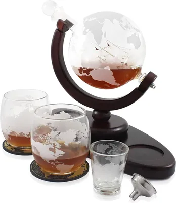 Zdjęcie produktu dla Zestaw Whisky Karaf z drewnianą podstawą, szklankami, podstawkami i lejkiem - zestaw prezentowy dla miłośników whisky