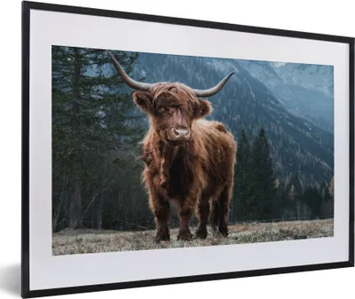 Produktbild von MuchoWow® Gerahmtes Poster Schottische Highlander - Berg - Landschaft - Bäume - Kuh - Natur 60x40 cm - Poster mit Schwarzem Bilderrahmen Wandposter Rahmen Foto Bilder - Schlafzimmer - Plakat in Rahmen - Drucken