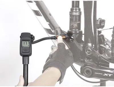 Productafbeelding van Digitale Pocketshock Fietspomp voor Optimalisatie van Je Fietservaring